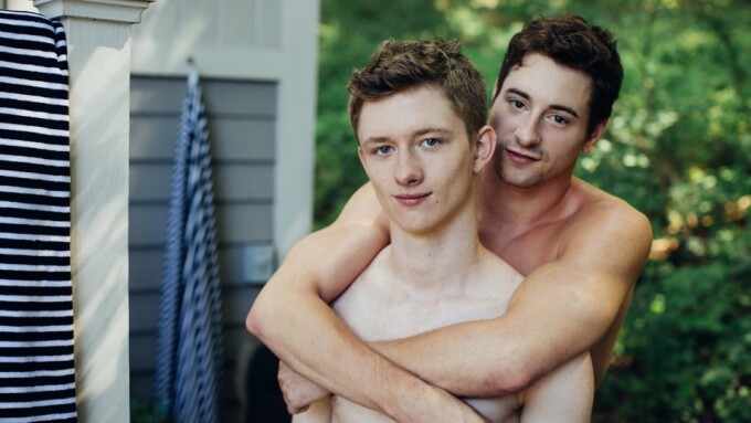 Felix Maze Enjoys Hookup With Taylor Reign for CockyBoys