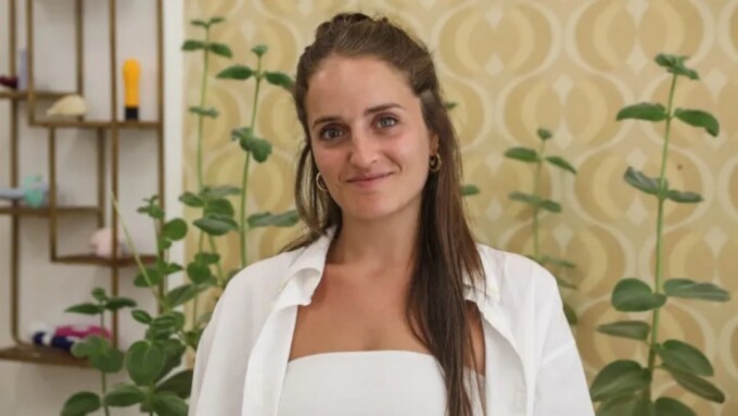 Rabbi's Daughter Chana Boteach Opens 1st-Ever 'Kosher Sex' Store