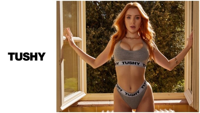 Tushy Debuts Scarlett Jones' 1st Anal