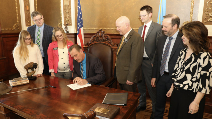 South Dakota Governor Signs AV Law With Criminal Charges