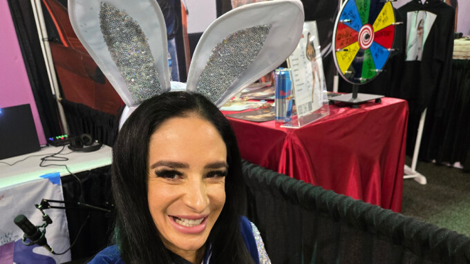 Sheena Ryder Guests on 'In The Tub' Podcast During Chicago Exxxotica