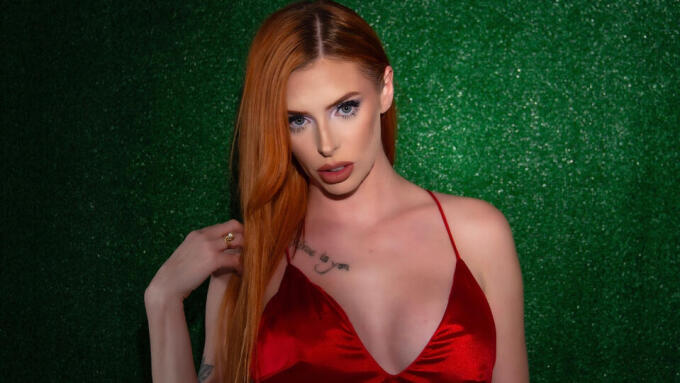 Jessica Aaren Offers Hands-On Therapy at PervMom