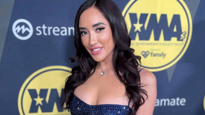 Chloe Amour Nabs 5 XMAs Noms