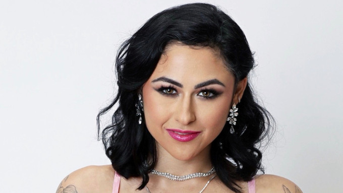 Josie Jaxxon Drops Bundle of 8 New Clips on OnlyFans