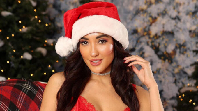 Chloe Amour Celebrates Christmas With Reverse Gangbang on OnlyFans