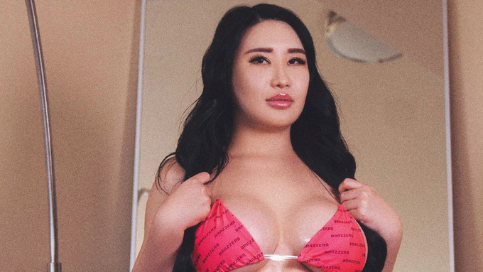 Coxxx Models Signs Suki Sin