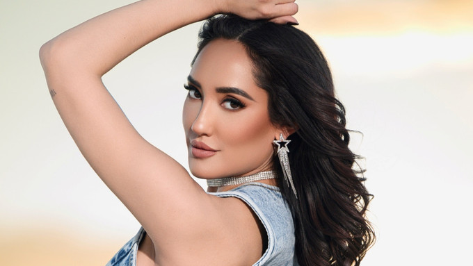 Chloe Amour Is Now Self-Booking All Shoots
